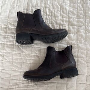 UGG Brown Leather Ankle Chelsea Shearling Boots
